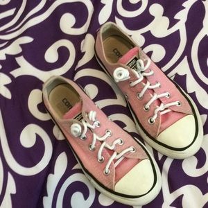 Converse pink